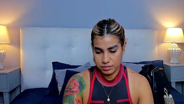 SaraaJhonsonn online show from 11/05/25, 04:43