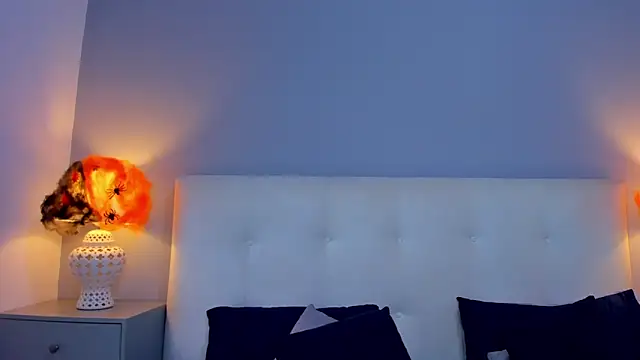 SaraaJhonsonn online show from 10/25/25, 03:01