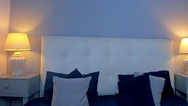 SaraaJhonsonn online show from 10/15/25, 03:31