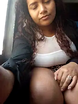 loly marce online show from 10/25/25, 10:10