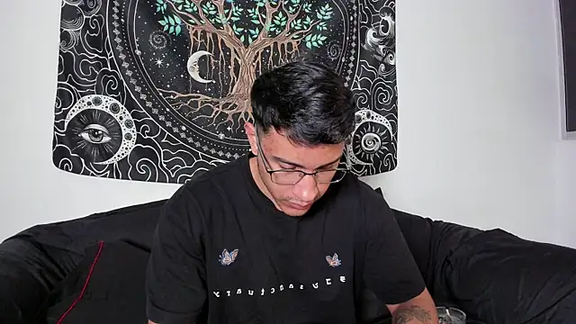Snapshot of JayMarcos_ chatting on 10/12/25, 01:40 JayMarcos online show from 10/12/25, 01:40