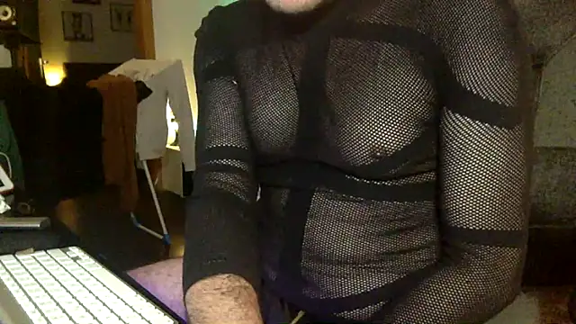 tomz0819 online show from 11/03/25, 11:19