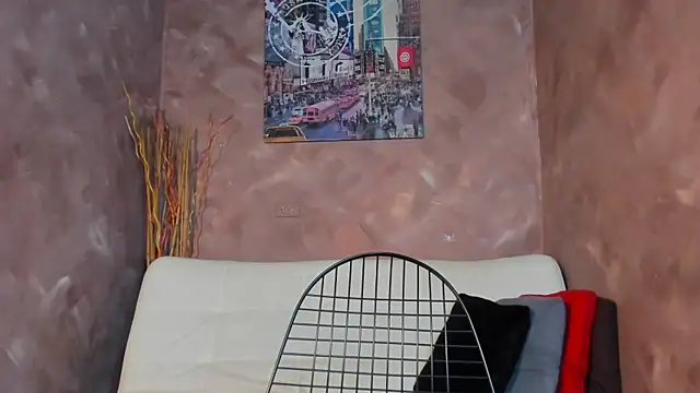 Snapshot of emma-hiill chatting on 10/17/25, 08:32 emma-hiill online show from 10/17/25, 08:32