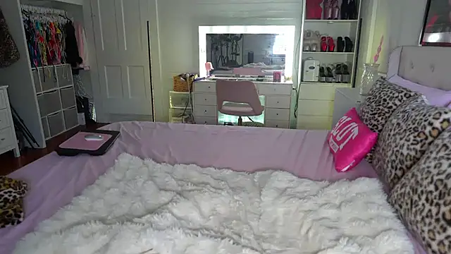 emmagray001 online show from 05/29/26, 11:05
