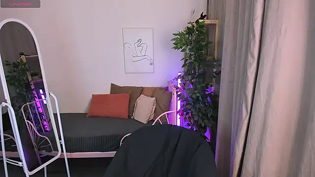 Snapshot of toooyour chatting on 11/11/25, 12:27 toooyour online show from 11/11/25, 12:27