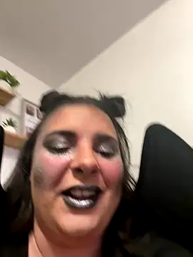 lairarose online show from 11/02/25, 02:27