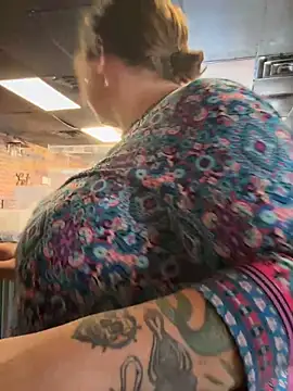 lairarose online show from 10/22/25, 03:11