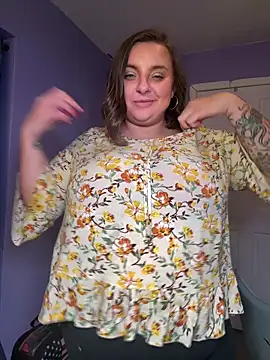 lairarose online show from 10/30/25, 01:37