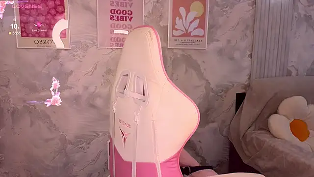 angel with flowers online show from 02/05/25, 03:34