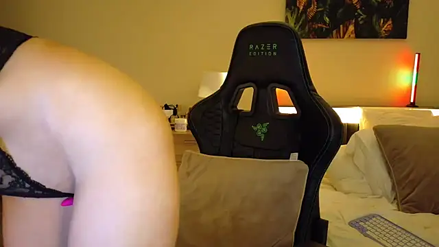 joycesilver online show from 12/14/25, 02:44