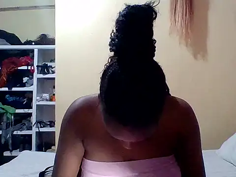 Snapshot of Zara_Twilight chatting on 09/25/25, 06:36 Zara Twilight online show from 09/25/25, 06:36