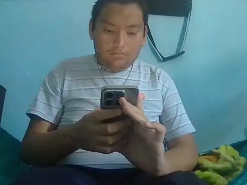 Snapshot of daniel4444Cu chatting on 04/22/26, 05:42 daniel4444Cu online show from 04/22/26, 05:42