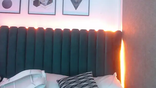 Nicolette ks  online show from 10/25/25, 03:49