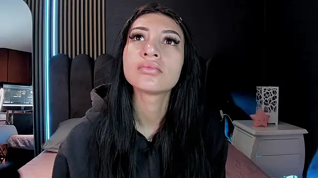 Nicolette ks  online show from 06/19/26, 05:02