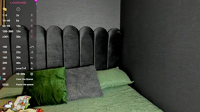 Nicolette ks  online show from 12/19/25, 05:10