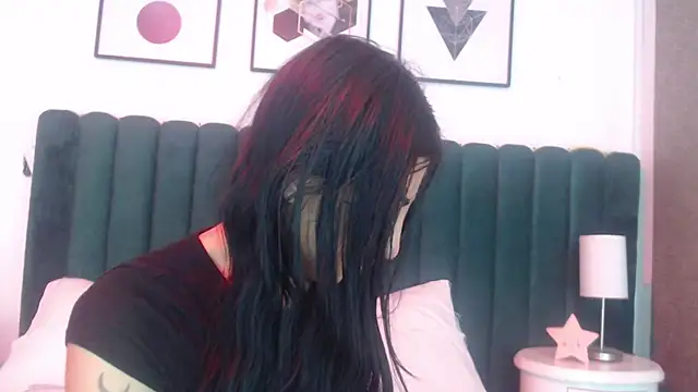 Nicolette ks  online show from 11/11/25, 04:40