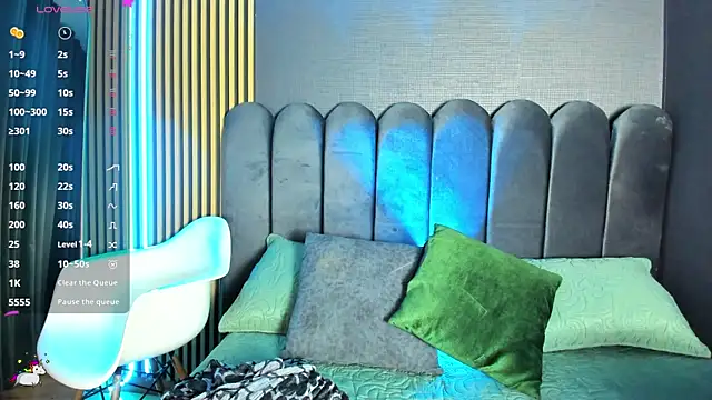 Nicolette ks  online show from 12/05/25, 03:49