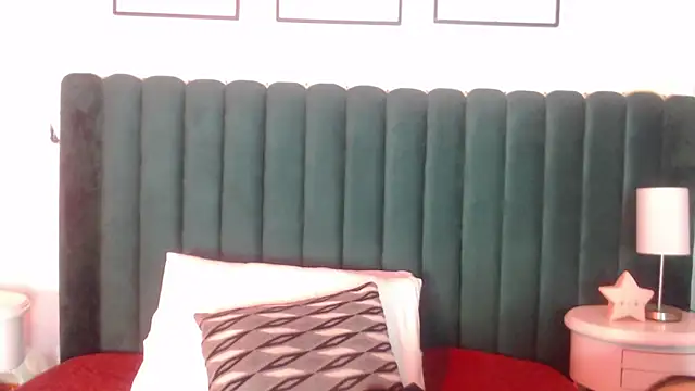 Nicolette ks  online show from 11/14/25, 04:05