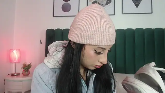 Nicolette ks  online show from 10/31/25, 03:47