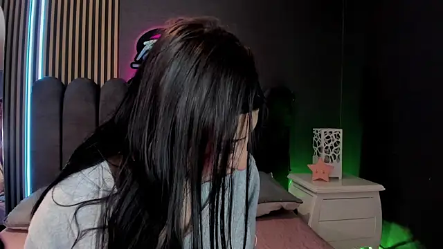 Nicolette ks  online show from 06/05/26, 04:50
