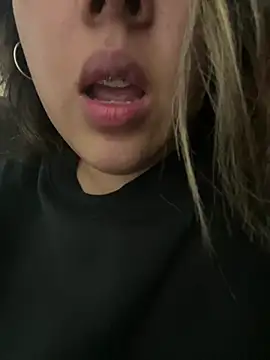 Snapshot of LinaBrowm chatting on 01/15/26, 04:10 LinaBrowm online show from 01/15/26, 04:10