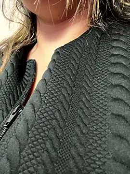 Snapshot of LinaBrowm chatting on 01/13/26, 04:11 LinaBrowm online show from 01/13/26, 04:11