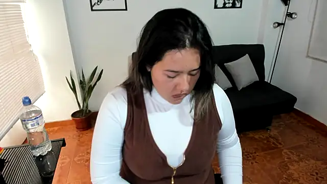 LinaBrowm online show from 04/10/26, 07:10