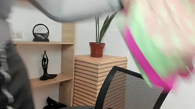 LinaBrowm online show from 12/01/25, 07:48