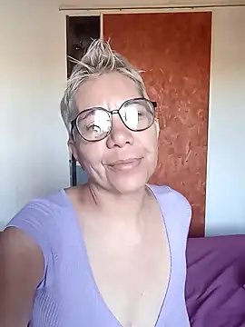 Snapshot of luz_bella chatting on 01/15/25, 10:59 luz bella online show from 01/15/25, 10:59