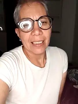 Snapshot of luz_bella chatting on 12/26/24, 02:33 luz bella online show from 12/26/24, 02:33