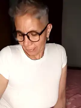 Snapshot of luz_bella chatting on 12/03/24, 02:42 luz bella online show from 12/03/24, 02:42