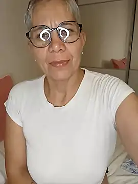 Snapshot of luz_bella chatting on 12/29/24, 03:22 luz bella online show from 12/29/24, 03:22