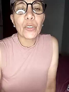 Snapshot of luz_bella chatting on 12/27/24, 02:47 luz bella online show from 12/27/24, 02:47