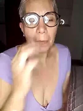 Snapshot of luz_bella chatting on 01/04/25, 02:56 luz bella online show from 01/04/25, 02:56