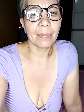 Snapshot of luz_bella chatting on 12/16/24, 03:08 luz bella online show from 12/16/24, 03:08