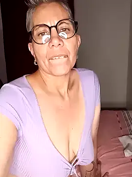 Snapshot of luz_bella chatting on 12/04/24, 03:31 luz bella online show from 12/04/24, 03:31