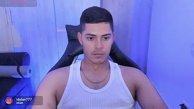 Snapshot of Iamdylan777 chatting on 02/18/25, 01:43 Iamdylan777 online show from 02/18/25, 01:43