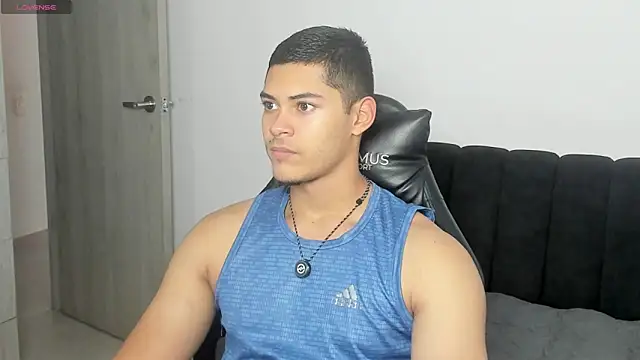 Snapshot of Iamdylan777 chatting on 04/23/26, 02:51 Iamdylan777 online show from 04/23/26, 02:51