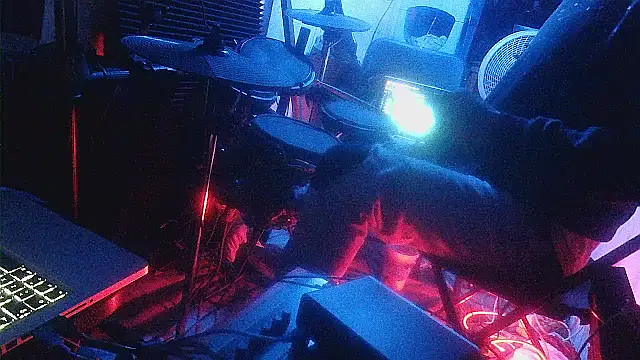 Mrmoujo online show from 11/18/25, 08:06