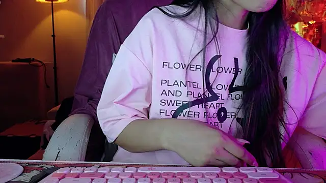 AllisonCatUwU online show from 06/17/26, 04:17