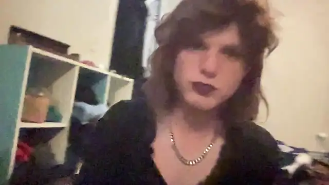 Snapshot of sum1betterthanmost chatting on 10/28/25, 10:52 sum1betterthanmost online show from 10/28/25, 10:52