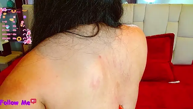 Snapshot of scarlleth_ chatting on 03/21/25, 06:29 scarlleth online show from 03/21/25, 06:29