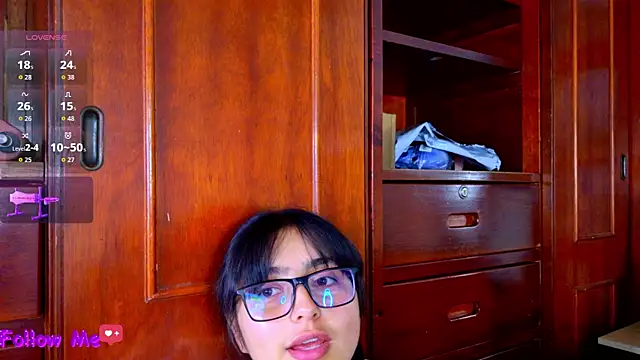 Snapshot of scarlleth_ chatting on 11/13/25, 12:09 scarlleth online show from 11/13/25, 12:09