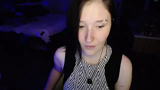 Snapshot of Kira_Bakker chatting on 10/02/25, 11:41 Kira Bakker online show from 10/02/25, 11:41