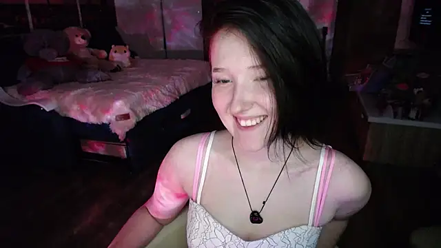 Snapshot of Kira_Bakker chatting on 10/06/25, 03:35 Kira Bakker online show from 10/06/25, 03:35