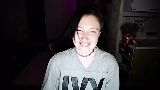 Snapshot of Kira_Bakker chatting on 03/01/25, 03:27 Kira Bakker online show from 03/01/25, 03:27