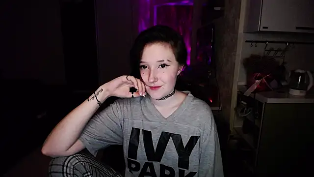 Snapshot of Kira_Bakker chatting on 03/18/25, 01:46 Kira Bakker online show from 03/18/25, 01:46