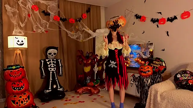 BettyBrowni online show from 10/29/25, 04:28