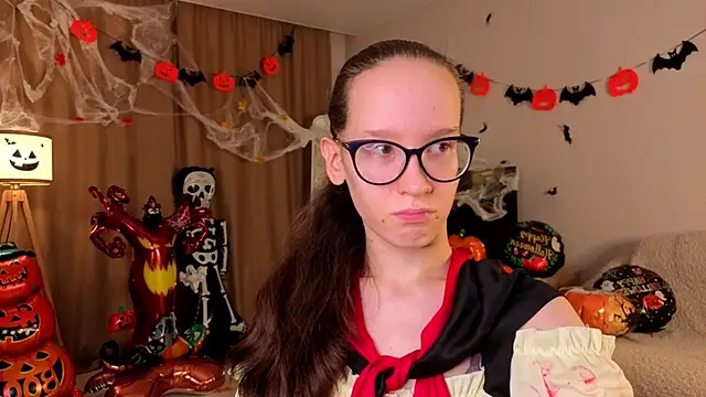 BettyBrowni online show from 10/31/25, 04:03