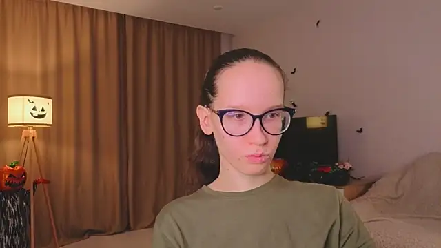 BettyBrowni online show from 11/18/25, 04:21